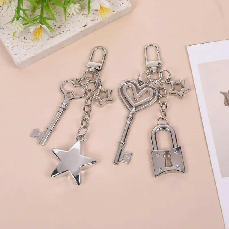 

Metal Keyring Ornament Star Lock Keychain Metal Chain Bag Charm for Woman 547A