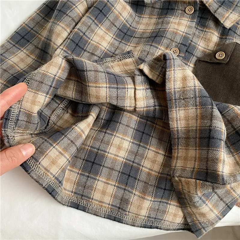 2024 Autumn New Kids retro contrasting color pocket plaid shirt Boys turn-down collar cotton shirts Girls loose casual Tops