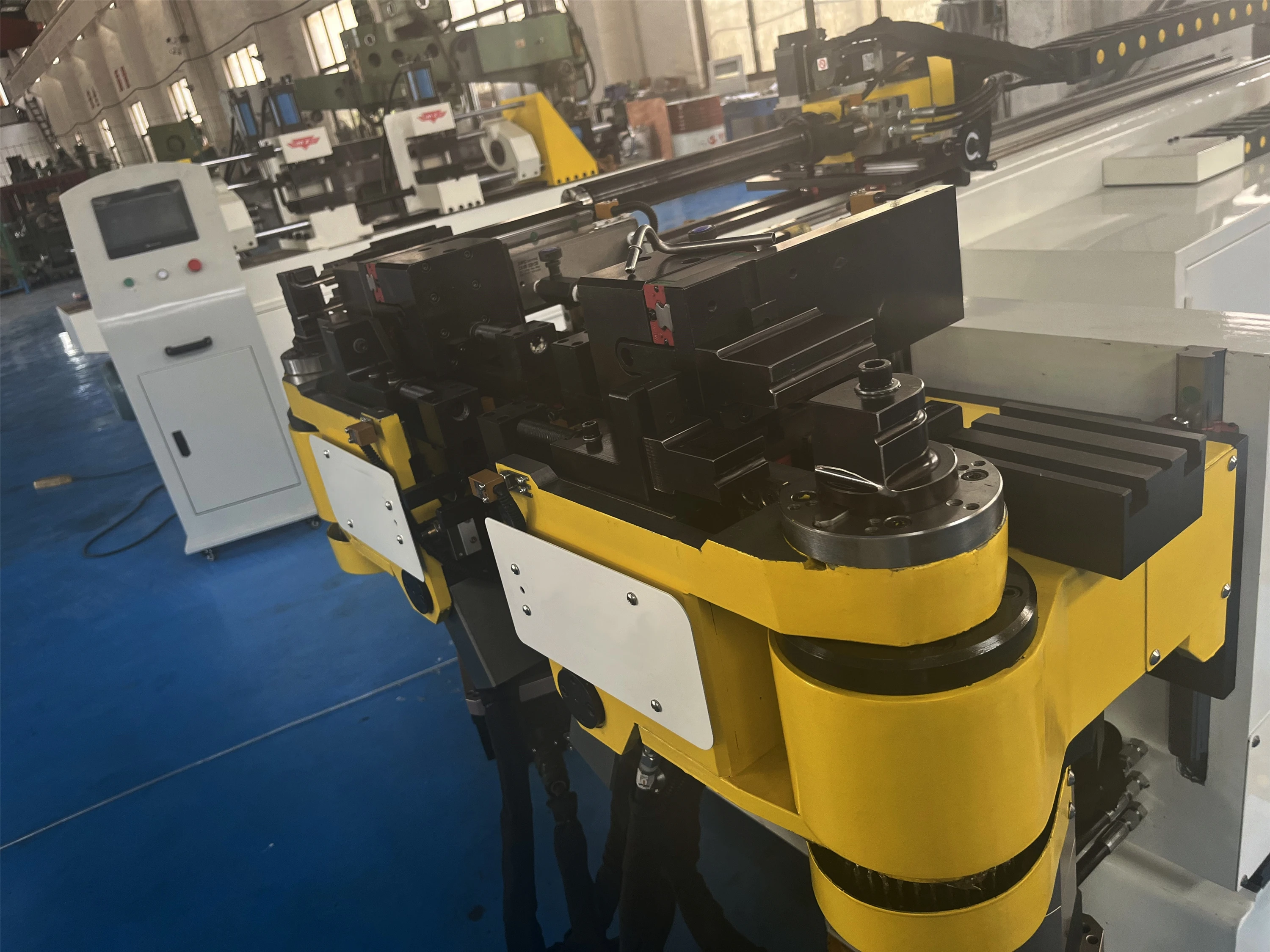 Multifunktionale VESA-Halterung für Kinder-Autositz-Kopfstützen-Biegemaschine mit langlebigen Lagern für Rohre und Rohre