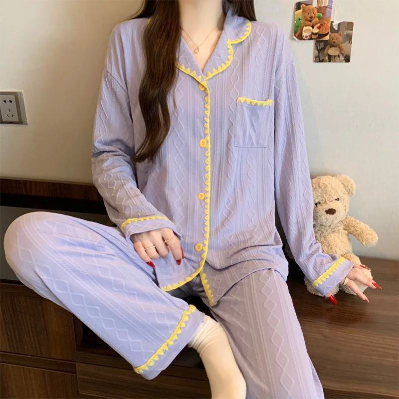 

Новый комплект домашней одежды для женщин: ночная сорочка с изогнутым краем, топ с длинными рукавами и брюки. Премиум-качество. Весенне-осенний комплект.