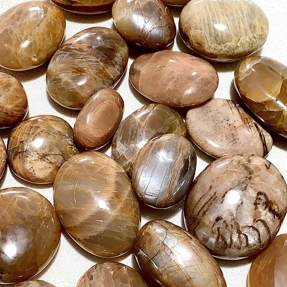 

1PC Natural Orange Moonstone Crystal Palm Stones Mineral Gemstone Spiritual Meditaion Reiki Crystal Home Decoration