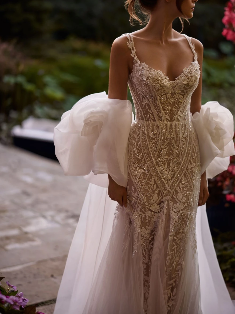 فستان زفاف فاخر مطرز بالدانتيل حورية البحر بأكمام زهور كبيرة الحجم حالمة سباركلي حديقة حفل مثير فستان زفاف شفاف