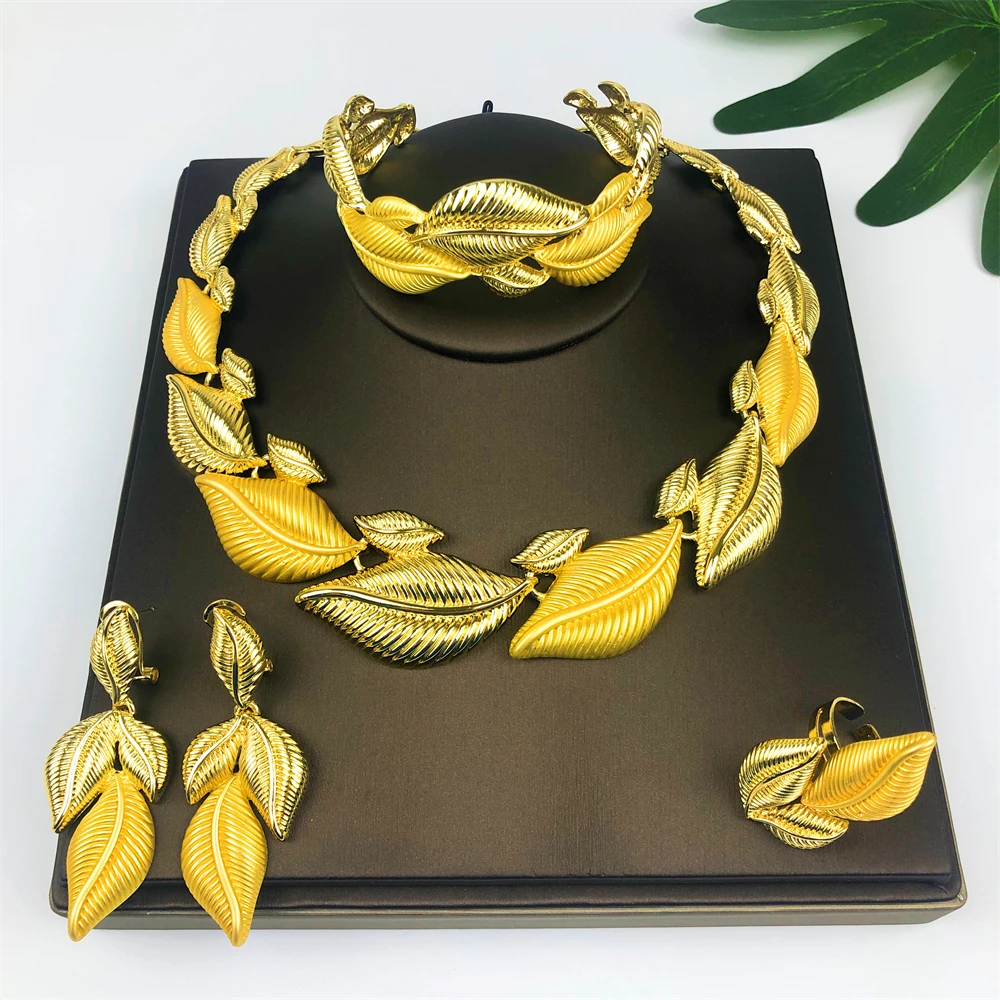 

Leaf Shaped Gold Plated 4Pcs Jewelry Set for Women Necklace Drop Earrings Bracelet Ring Bridal Wedding Party Anniversary Gifts