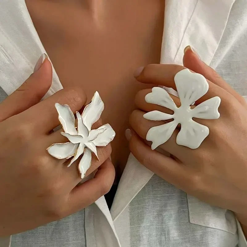 New Exaggerated White Flower Ring for Women Fashion Dripping Oil Irregular Opening Adjustable Ring Wedding Jewelry Accessories