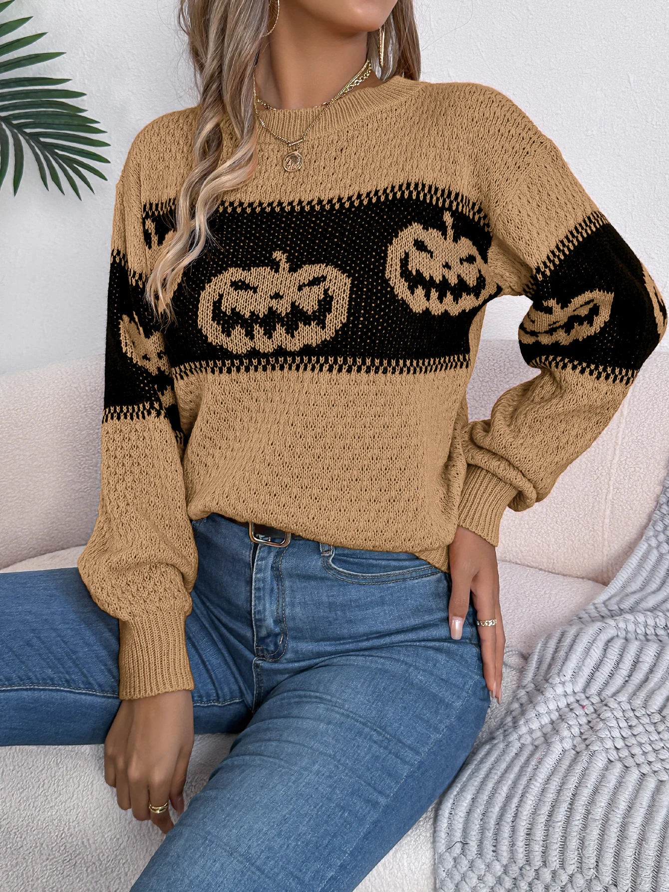 Halloween Women\'s Casual Autumn and Winter Elegant Contrasting Pumpkin Pattern Long Sleeved Pullover Sweater