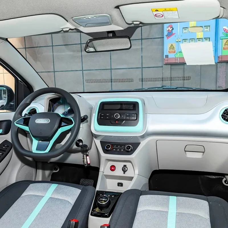 EV2 Eco Friendly EV Left Hand Drive Sedan Low Carbon Energy Saving City Commute Passenger Car 177km Range