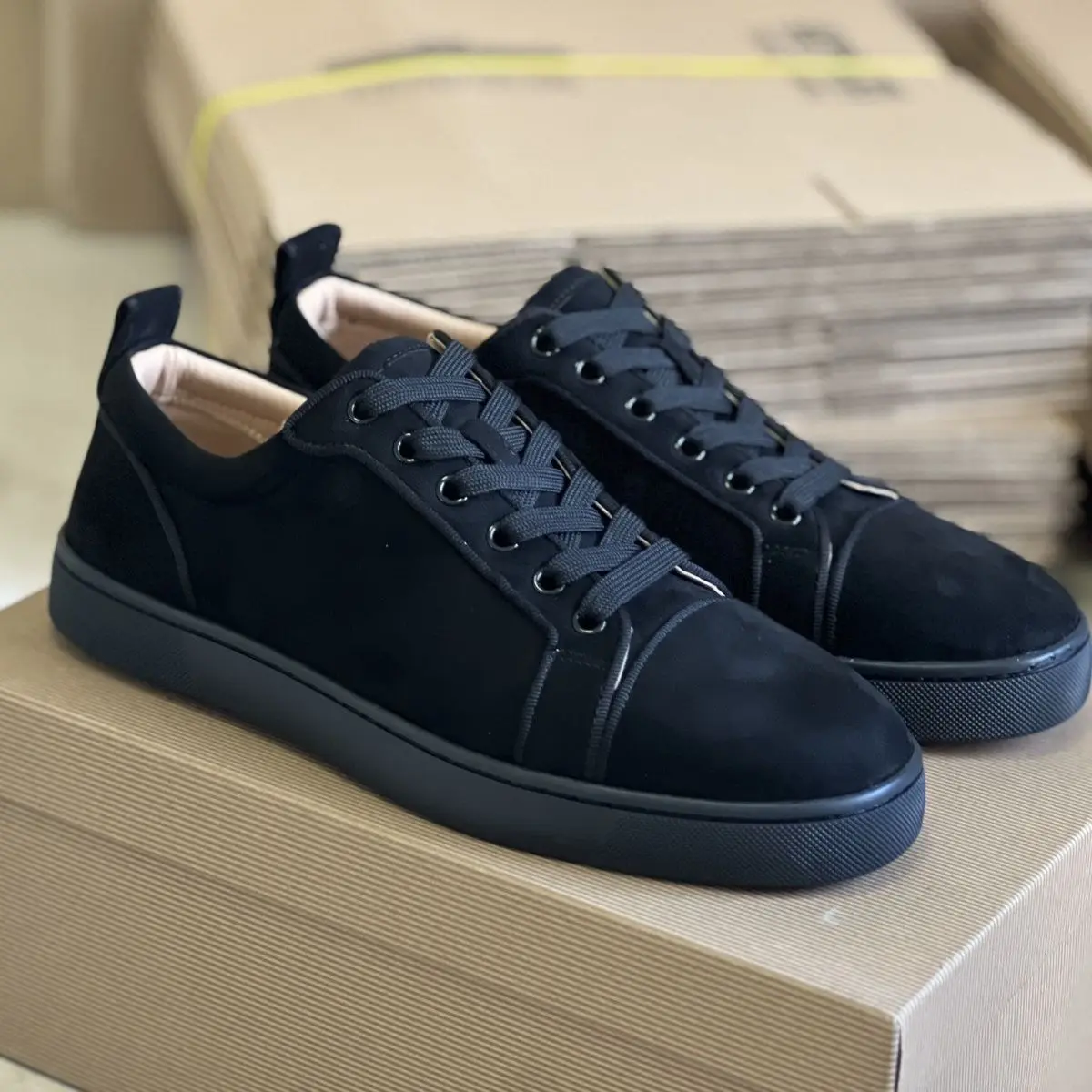 

2025 New Men's Fashion Low-cut Black Casual Shoes High Street Men's Increased Lace-up Round-headed Casual Shoes Red Shoes