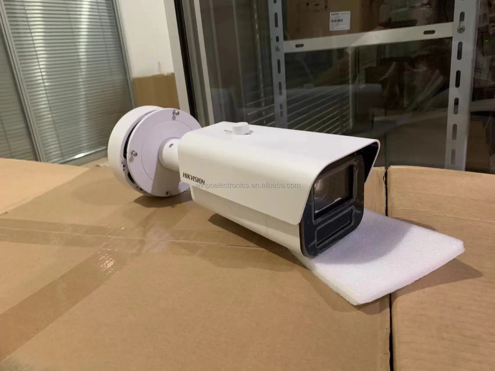 July003 DS-2CD2T23G2-2I/4I Cámara de red tipo bala fija AcuSense de 2 MP