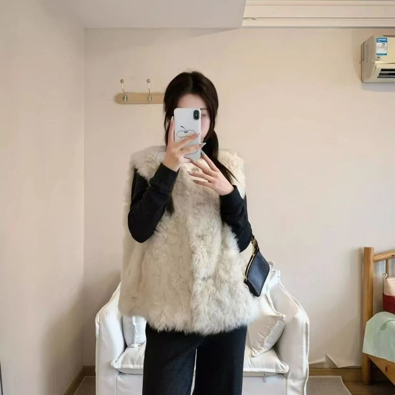 

Women's Faux Lamb Fur Cape Vest Warmth Style for Autumn Winter Cozy Thermal Layer