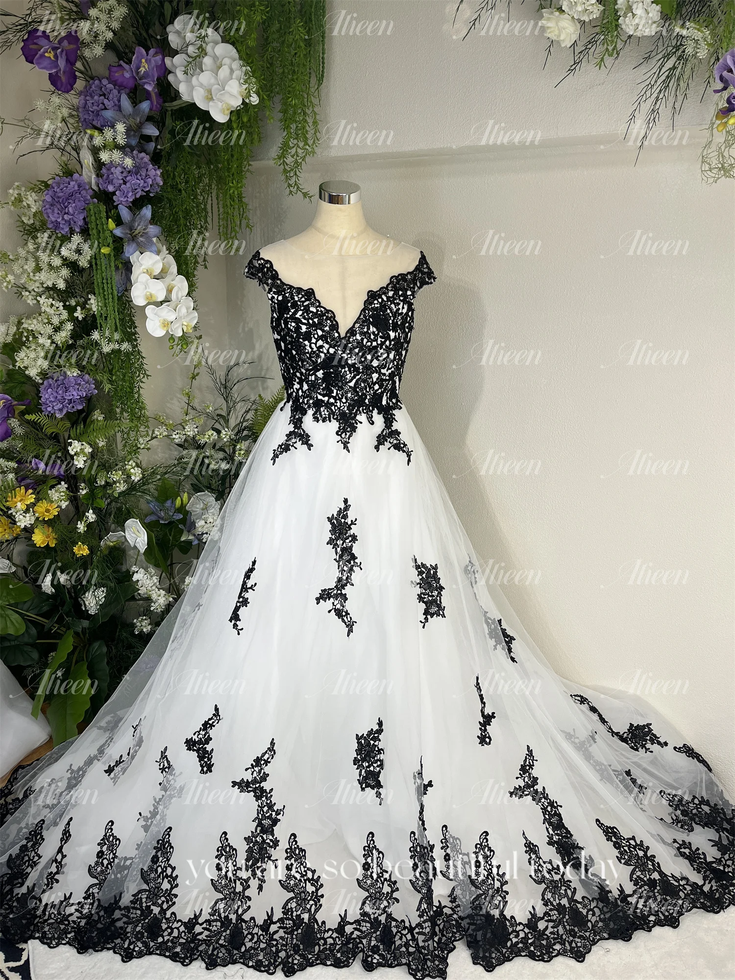 Wedding Dress Gala Dresses Woman Customized for Party Dresses for Prom Line A Black Decal White V Collar Evening Gown Luxury