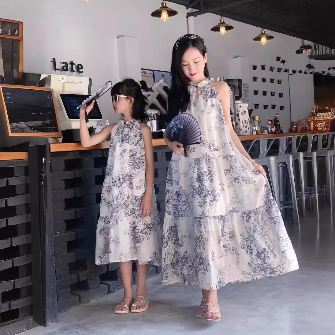 Vacation Resort Look Mom and Daughter Dress 2024 Mother Baby Girls Fashion Dresses Holiday Women Clothes Momy and Me Clothing