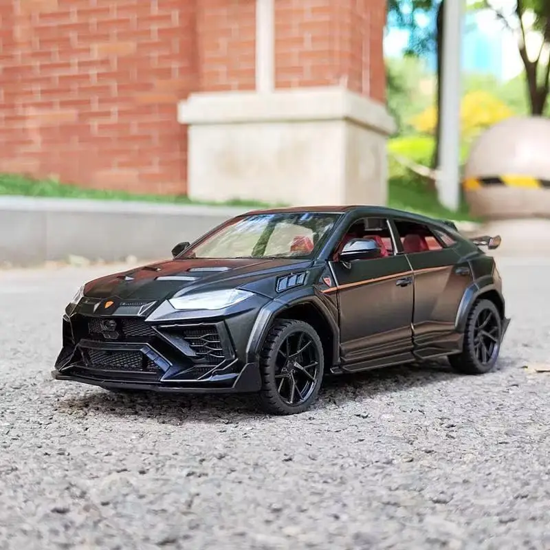 1:24 URUS SUV Gemodificeerde Versie Legering Sportwagen Model Diecasts Metal Racewagen Model Simulatie Geluid en Licht Kinderen Speelgoed Geschenken