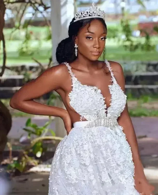 カスタマイズされたアフリカ風アラビア風ストラップ付きスパゲッティレースウェディングドレス、カットアウトサイド、フルレースアップリケ、ロングスイープトレイン、ウェディングドレス