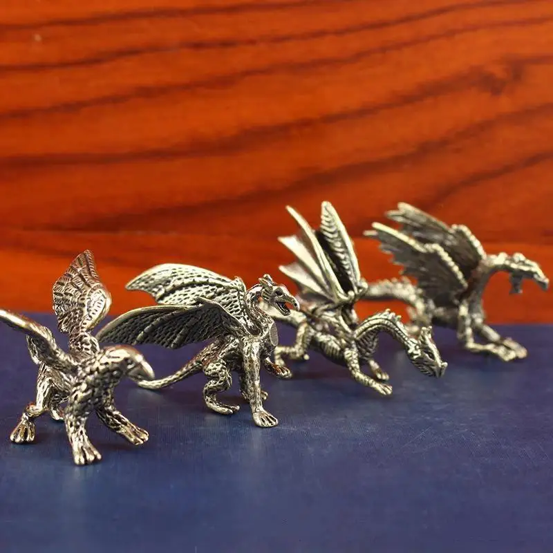 Mini-Messingfiguren von Drachen und Griffins, detaillierte Schnitzereien, antike Oberfläche, Schreibtischdeko, Sammlerstück – Detail 14