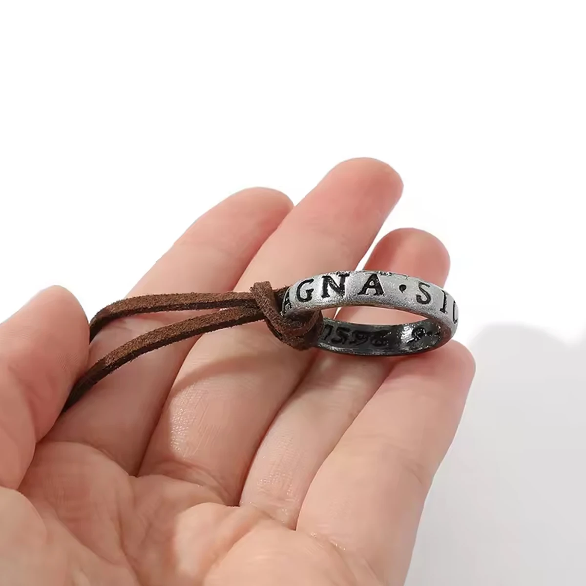 Juego Uncharted de 4 anillos, collares con colgante de código de cuero, collares para hombre, cadenas para suéter, accesorios de Cosplay, regalos de joyería, 1 ud.