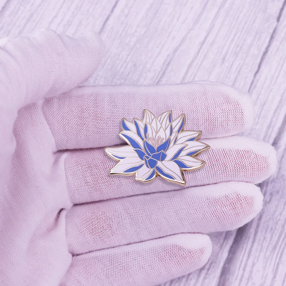 White Lotus Enamel Brooch Exquisite Fashion Plant and Flower Series Coat Lapel Pin Badge Jewelry Presents for Flower Lovers