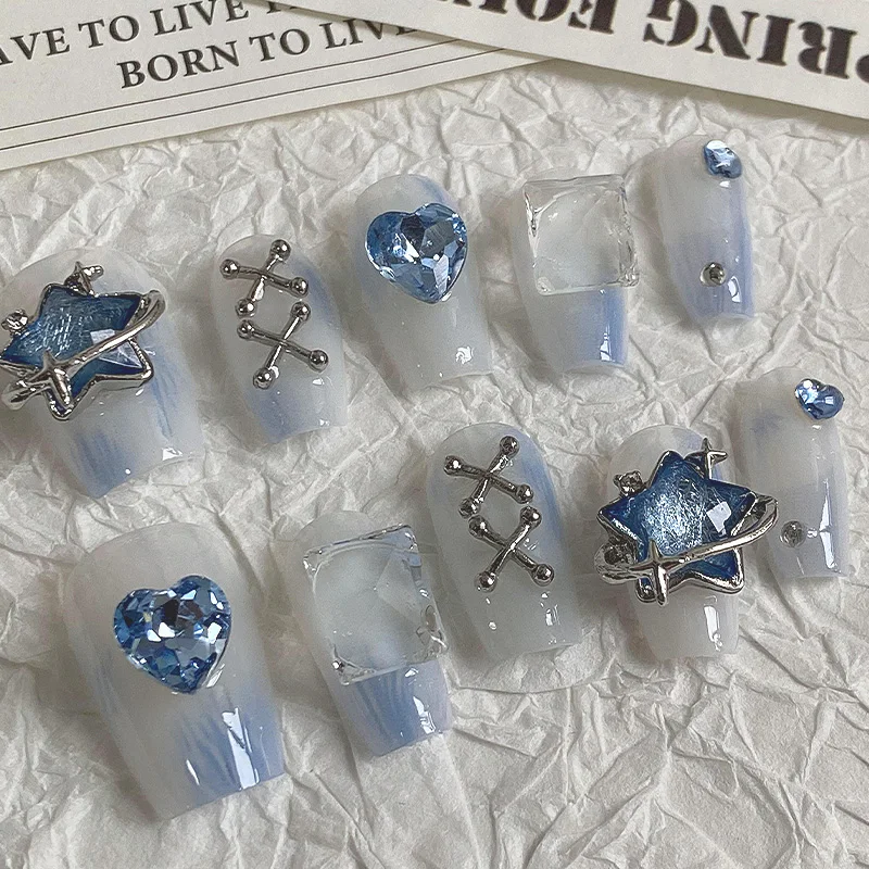 10 قطع من الصحافة الزرقاء الفاتحة الحالمية - على الأظافر مع النجمة والقلب والديكور السماوي - أظافر صناعية عصرية للنساء للاستخدام اليومي والجزء