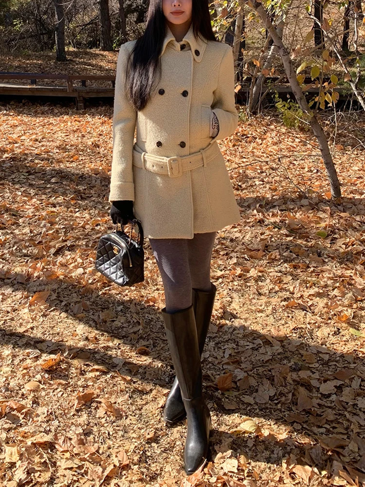 เสื้อโค้ทขนสัตว์ผู้หญิงสไตล์เกาหลี กระดุมสองแถว ทรงเข้ารูป ดีไซน์ผูกเอว ให้ความอบอุ่น เสื้อคลุมแฟชั่นสำหรับฤดูหนาว