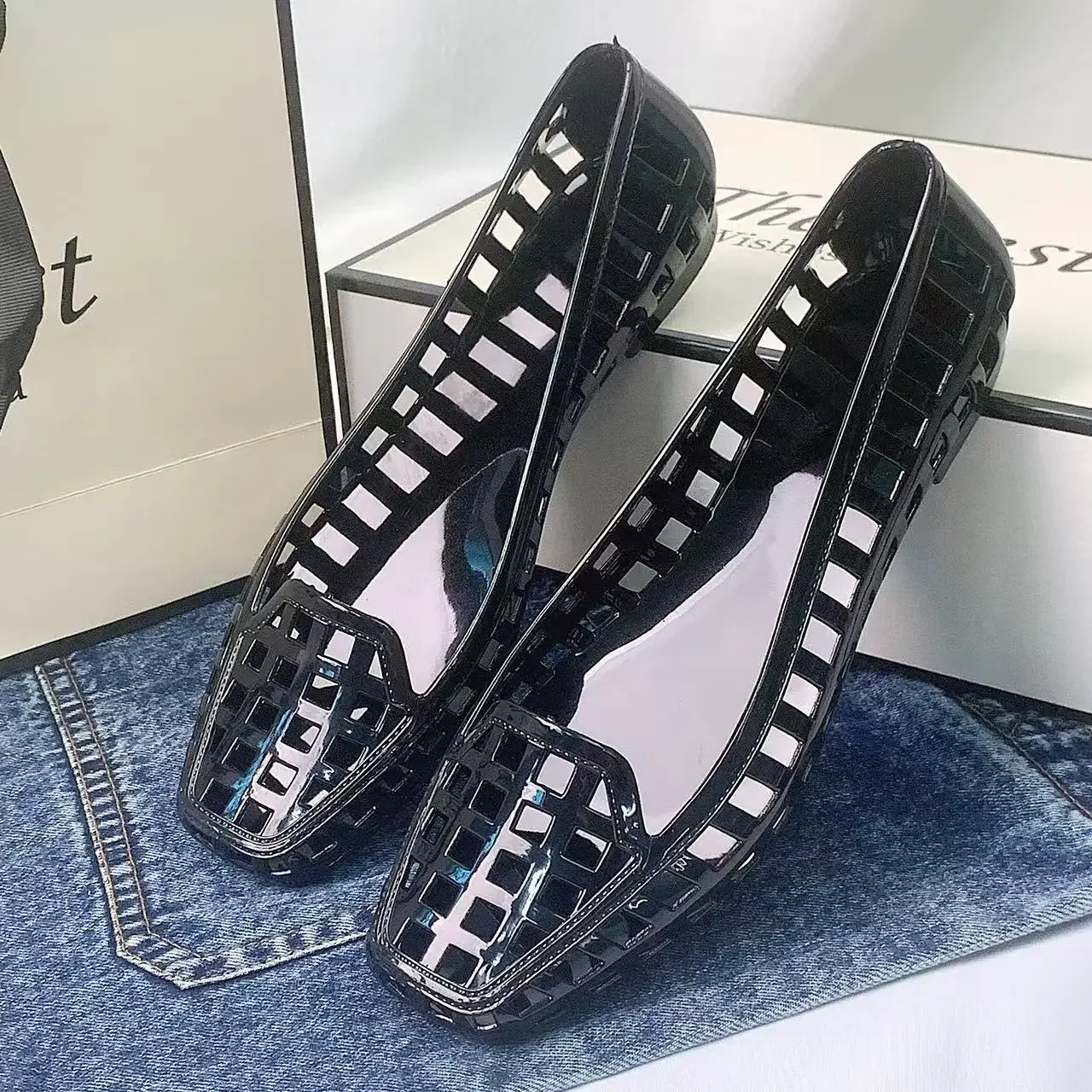 Neue koreanische transparente Kristall-Damenschuhe, geschlossene hohle Sandalen, weiche und modische rutschfeste Pantoffeln. – Detail 9
