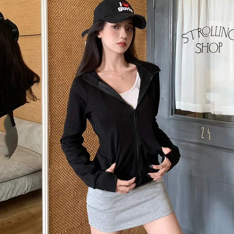 เสื้อแจ็คเก็ตมีฮู้ดสีดำเทาสำหรับผู้หญิง สไตล์เกาหลี ทรงเข้ารูป แขนยาว ซิปหน้า เสื้อฮู้ดผู้หญิง สำหรับฤดูใบไม้ร่วงและฤดูหนาว เสื้อครอปอเนกประสงค์