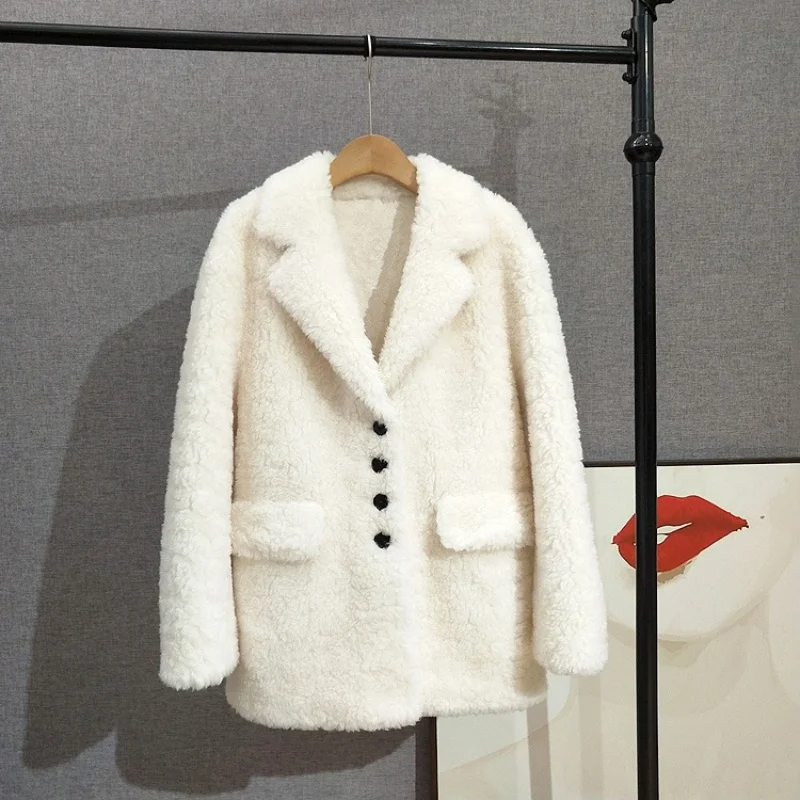 2025 الشتاء الصوف الخالص دعوى طوق معطف الفرو محبب الأغنام شيرلينغ نمط جديد المرأة سترة دافئة JT520