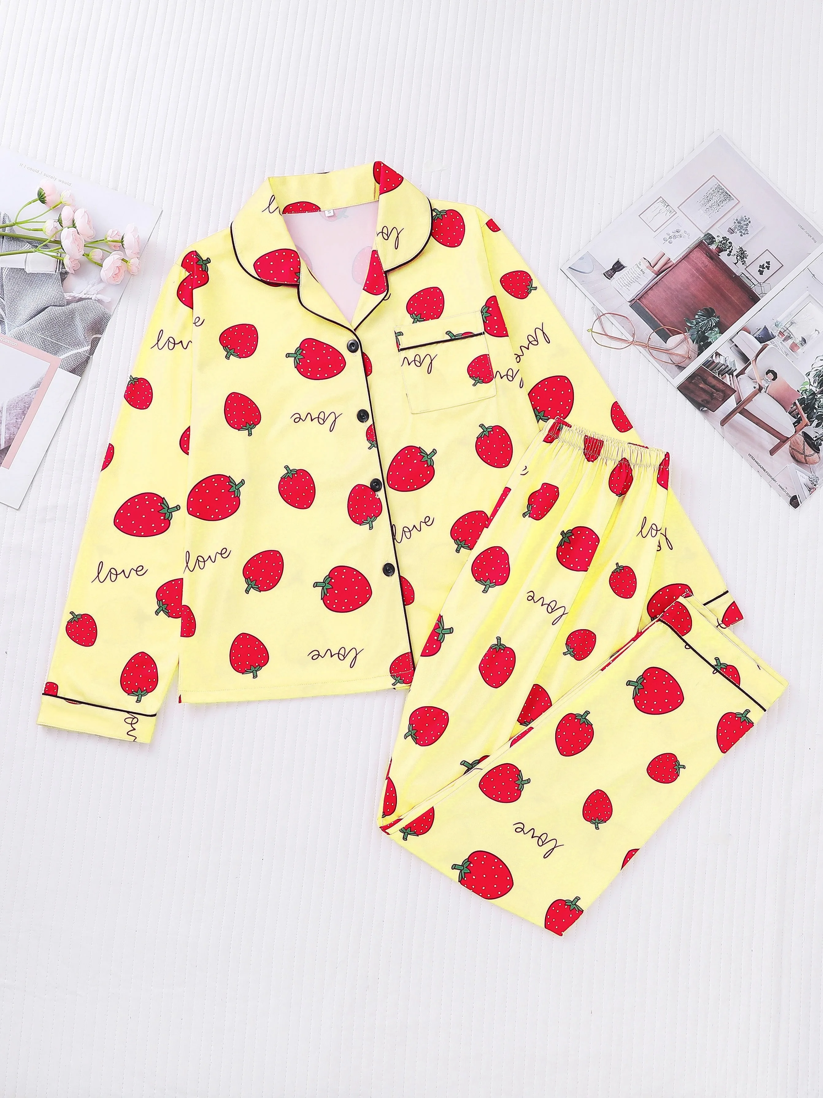 Two-piece set of women\'s pajamas lapel top and trousers Strawberry autumn and winter casual warm women\'s pajamas home clothes