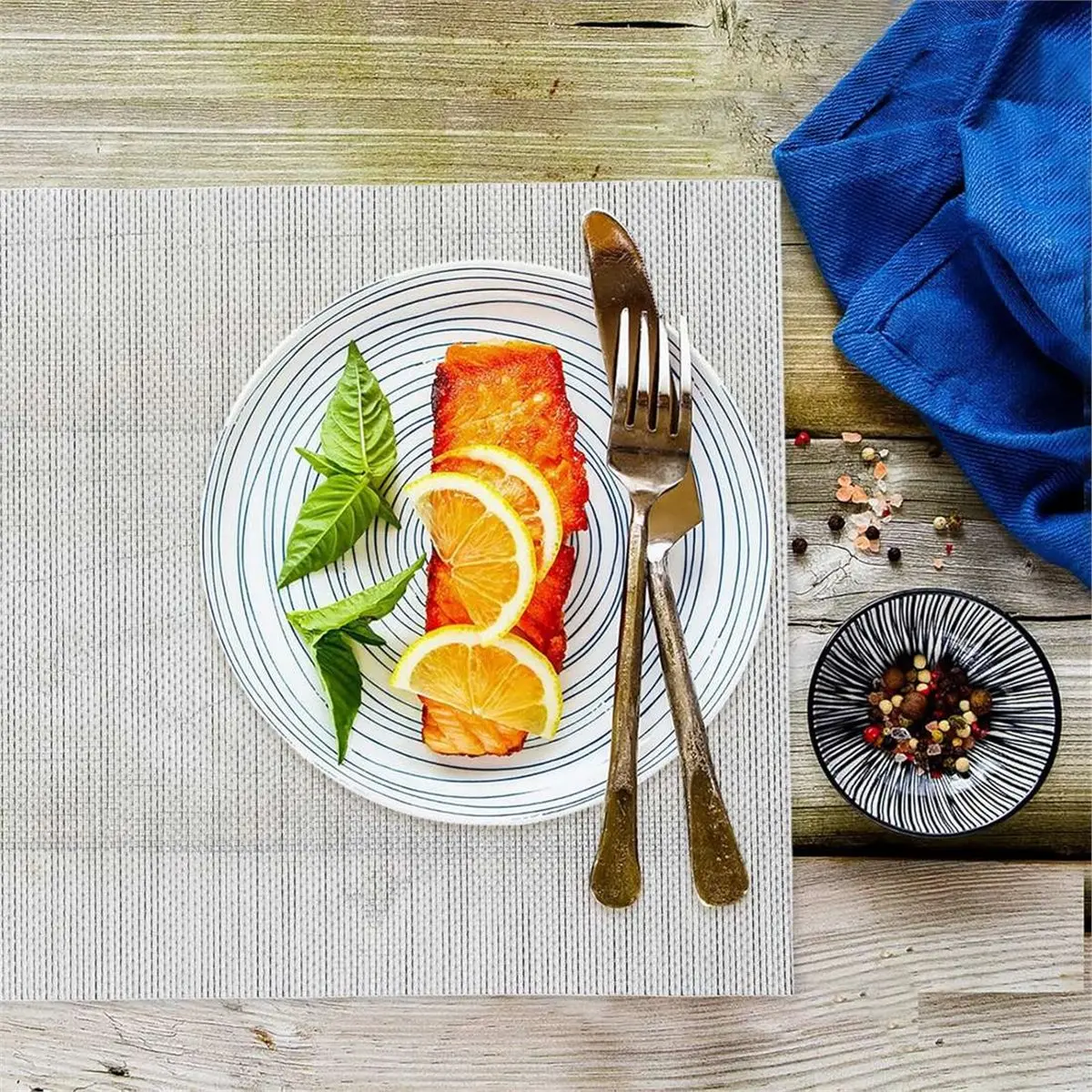 A08I 4pcs Black Placemats Set Non-Slip Heat Resistant Faux Linen Vinyl Table Mats for Kitchen and Dining Indoor Outdoor Use