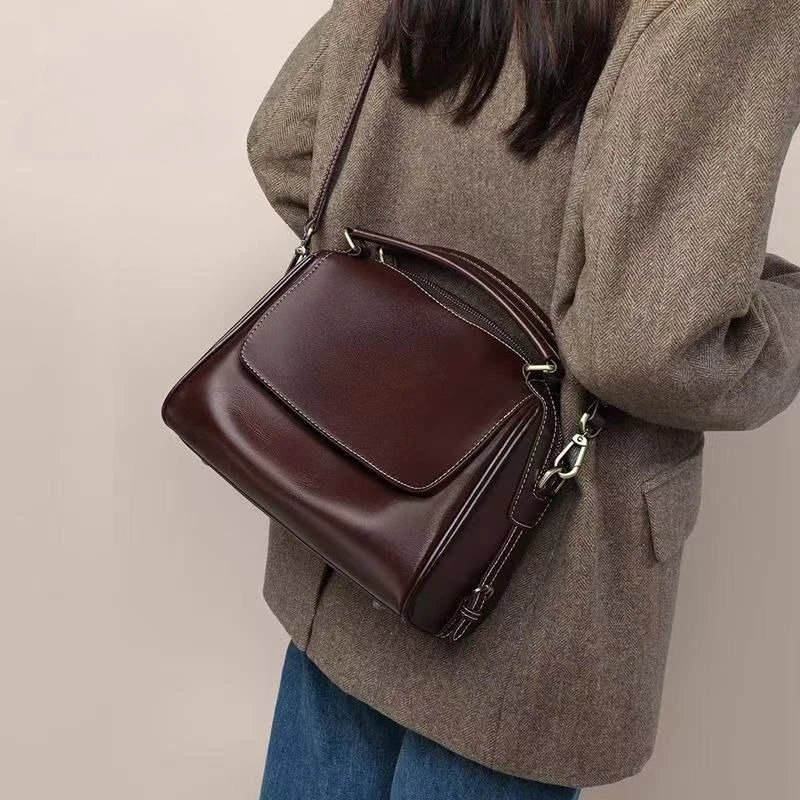 2026 New Large-capacity Women' Pretty Bag Shoulder Messenger Bag High-end Fashion Versatile Temperament Portable Mother Handbags