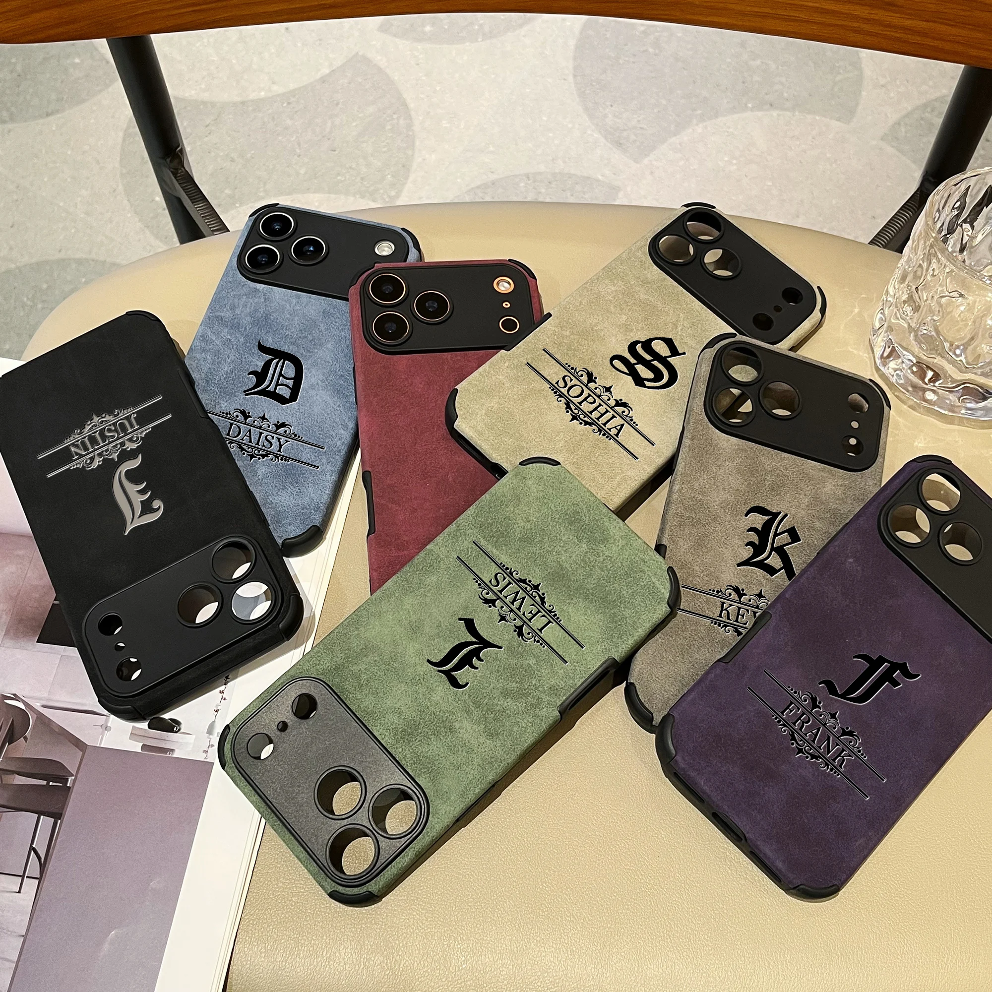 Individuelle Buchstaben DIY Name Gotisches Muster Kunstleder Handyhülle Geschenk für iPhone 18 17 16 15 14 13 12 11 Pro Max 17 Air Plus – Detail 2