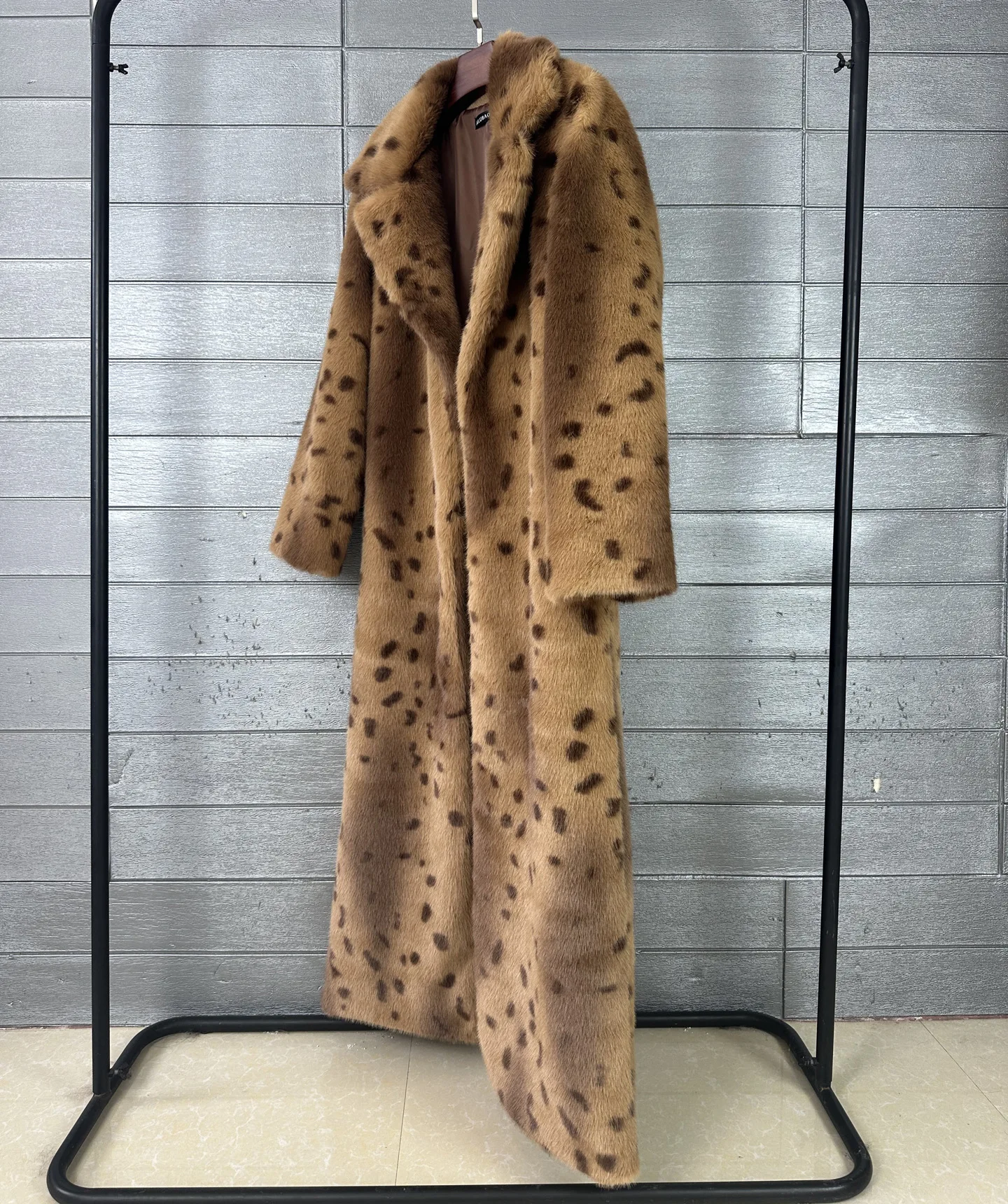 DEAT 2026 Winter Fashion Imitation Fur Leopard Pattern Coat For Women Notched Collar Long Style Notched Collar Jacket 11B9518