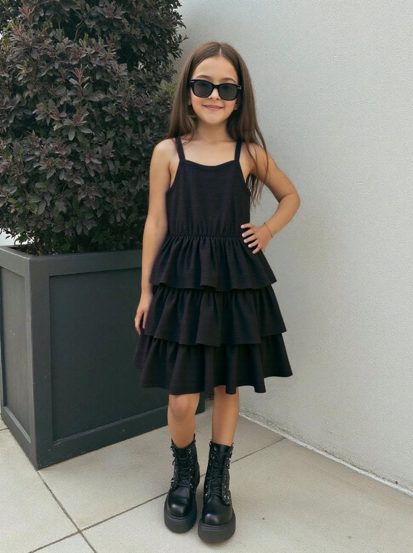 

Girls' off shoulder camisole cake dress is casual and comfortable, suitable for daily outings in spring and summer