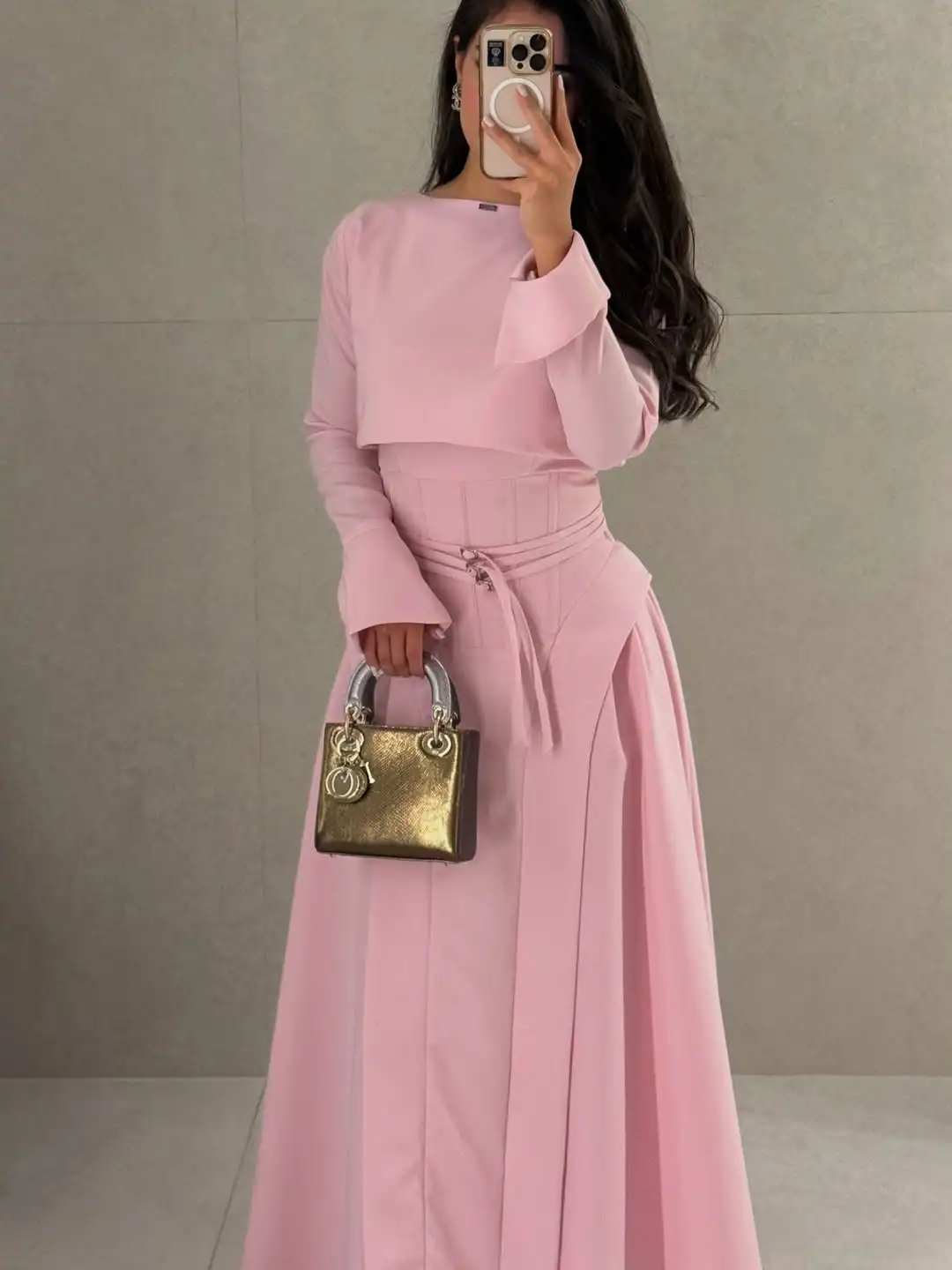 

Индивидуальные роскошные элегантные вечерние платья А-силуэта из атласа с вырезом-лодочкой, длиной в пол, с плиссировкой, для праздников, вечеринок, выпускных и официальных мероприятий.