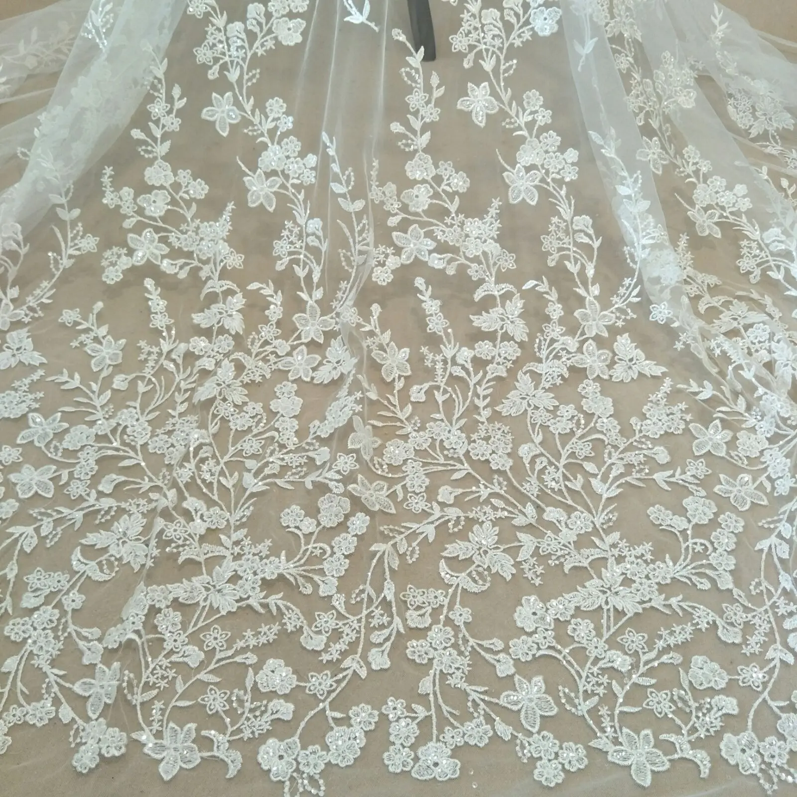 Latest flower lace fabric bridal lace fabric 130cm width ivory wedding dress lace fabric sell by yard