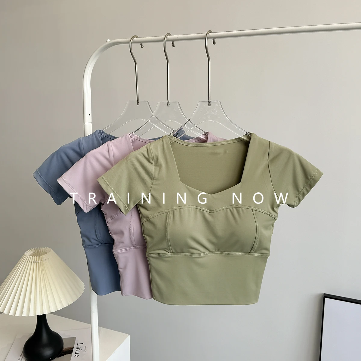 

Yoga suit with chest pad for women slim fit sports top high-end short-sleeved T-shirt Pilates training fitness suit