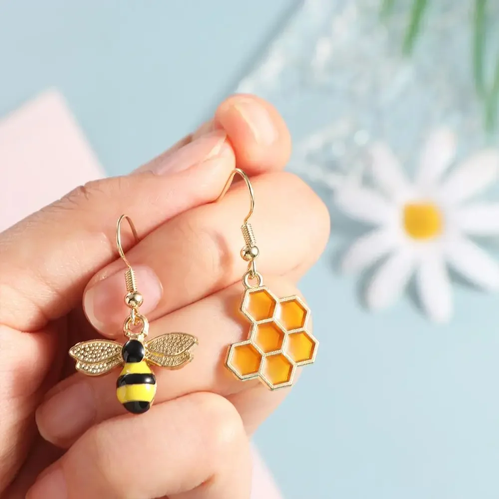 Fashion Bee Earrings Asymmetric Structure Honeycomb Earrings Insect Earrings Accessories Daily Wear Party Jewelry Gifts Women image 2