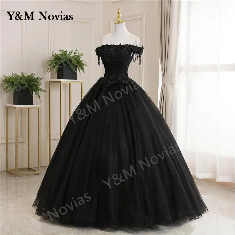 Nuovo Off The Shoulder abiti Quinceanera neri abito da ballo da ballo classico pizzo ricamo perline Plus size abiti da 15 anni