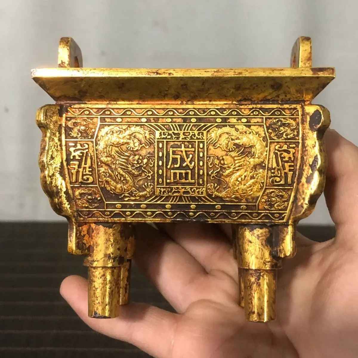 Gilt Four-legged double-eared tripod Ornament Decoration Tea Pet Figurines Desk Decor Accessories