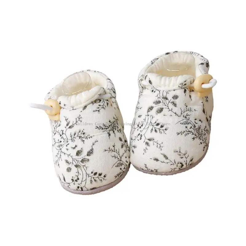 زوج واحد من أحذية المشي المرنة ذات الجزء السفلي الناعم المقاومة للانزلاق للأطفال الصغار من أجل سلامة الأرضيات الداخلية للأطفال