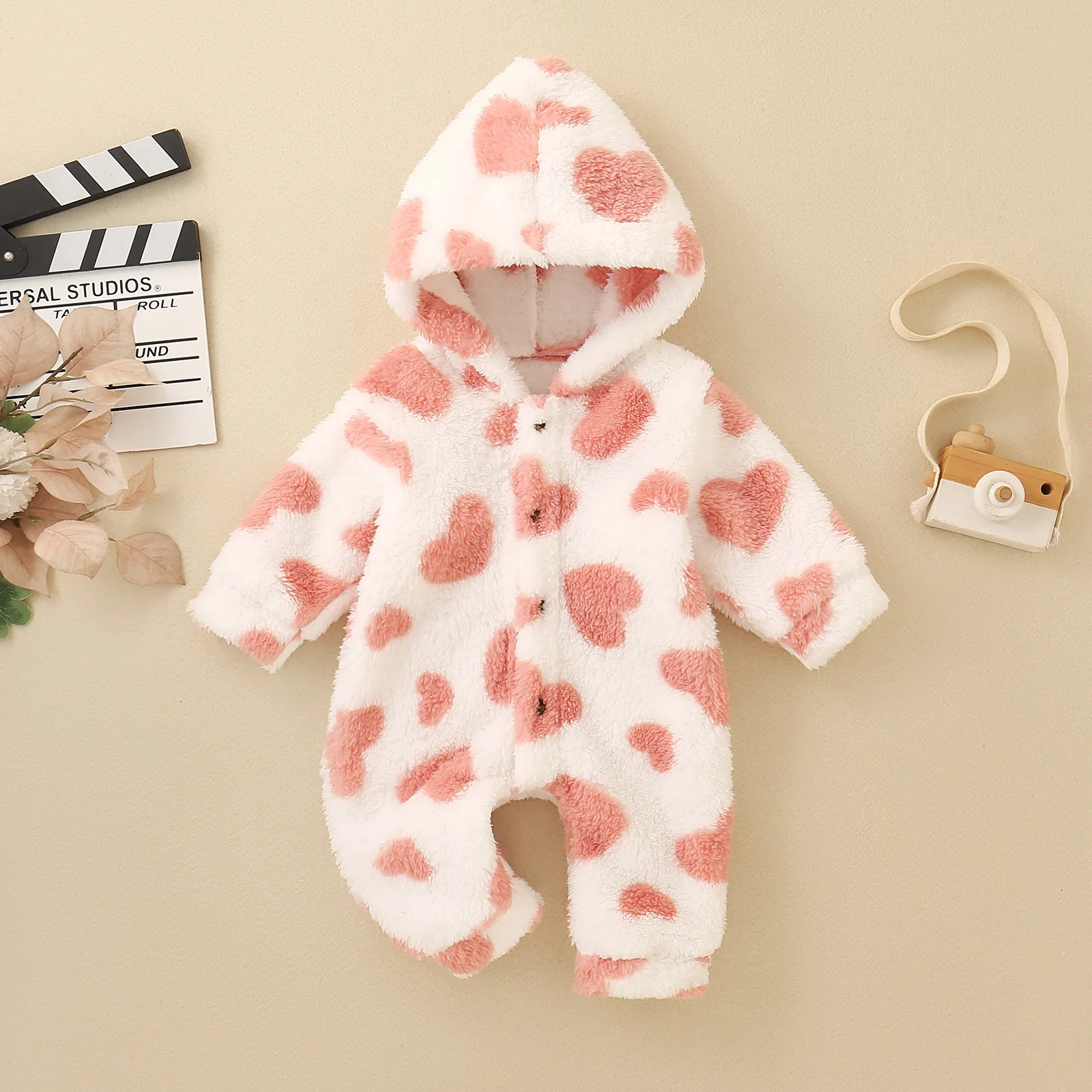 Combinaison à capuche en polaire à imprimé cœur pour nouveau-né, barboteuse chaude en peluche à manches longues pour fillette, tenue d'hiver une pièce pour bébé
