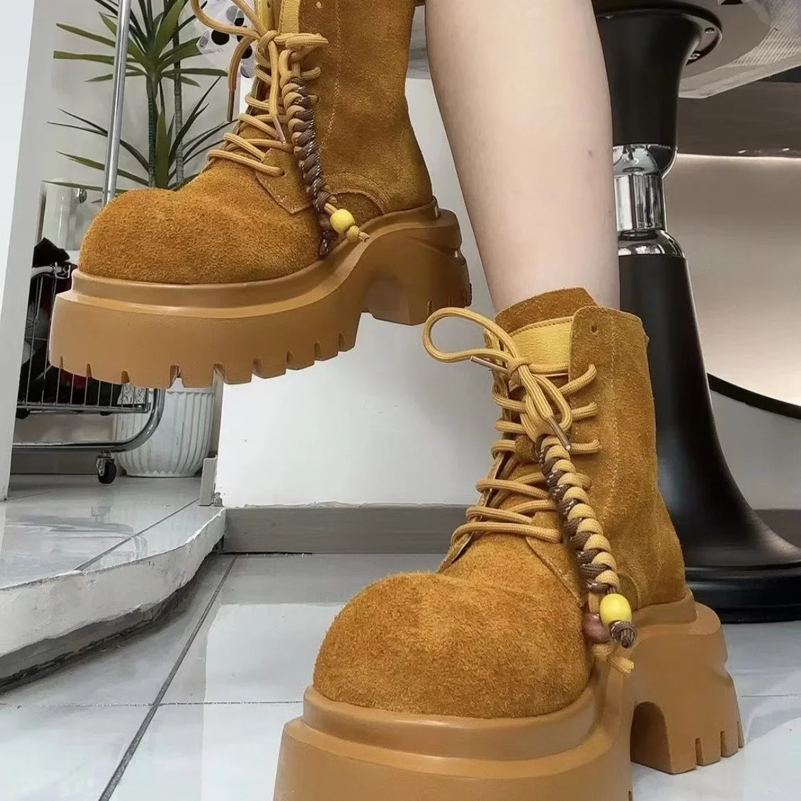 

Retro Suede Red Boots Woman Fashion Sanding Lace Tassel Big Head Motorcycle Boots Lightweight Non-Slip Platform Shoes for Women