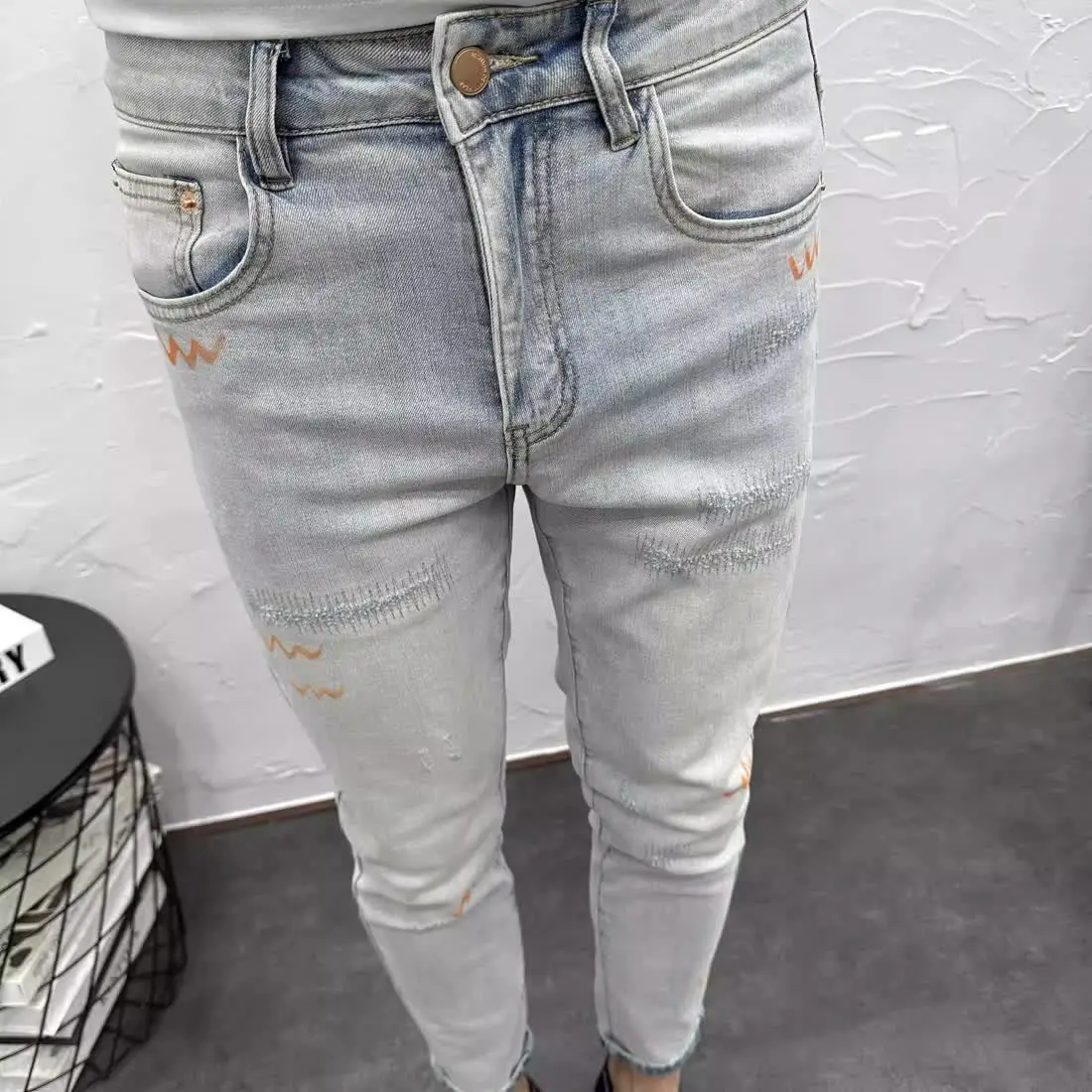 Mode stilvolle Herren schlanke Jeans Jeans Löcher und Stickerei gewaschen Distressed Designer Streetwear Freund Skinny Jeans Männer