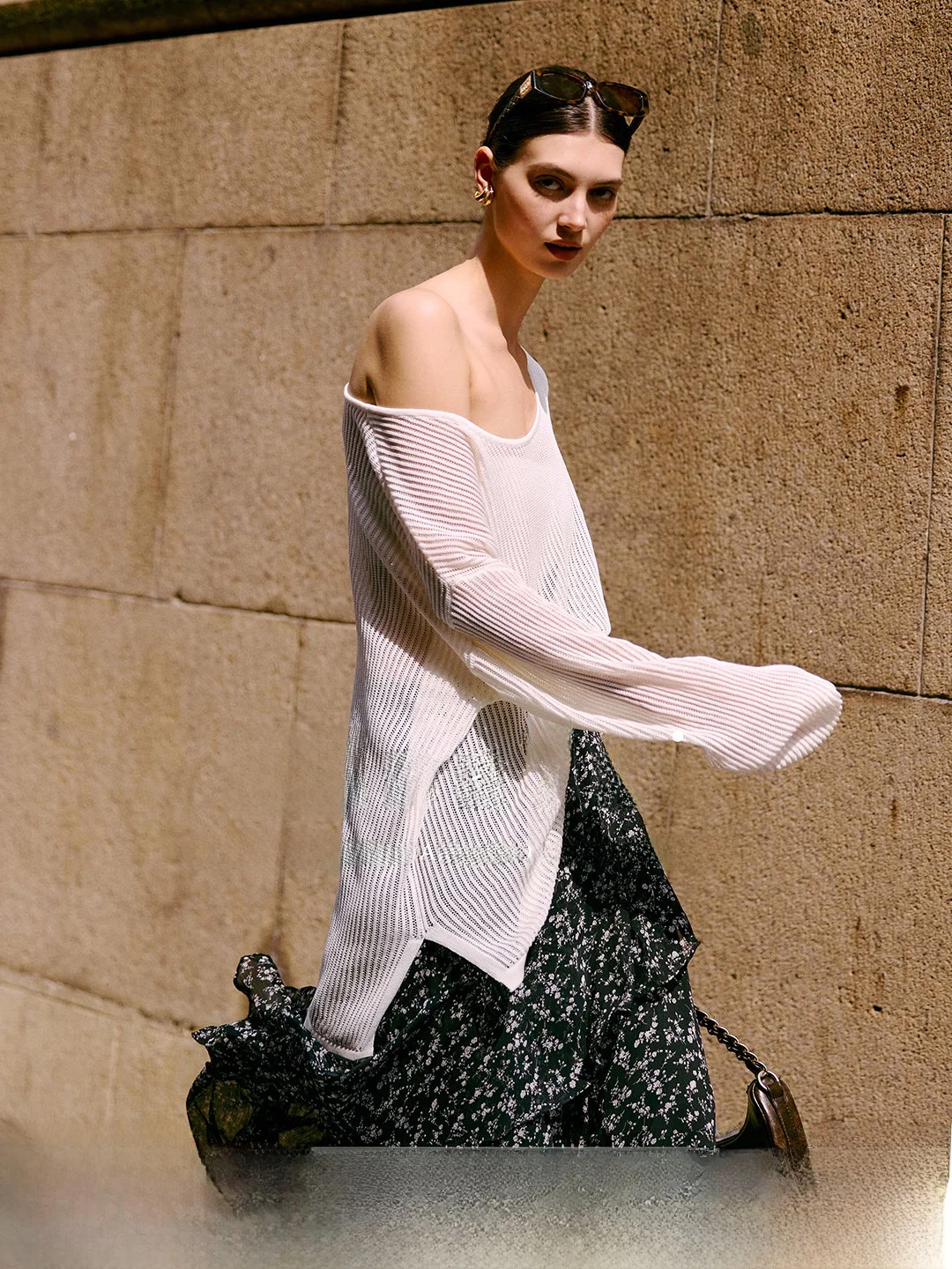 

Комплект из 2 предметов Luna7xi: белый вязаный ажурный топ с длинным рукавом и модный свободный жилет для женщин, летний, в стиле кэжуал