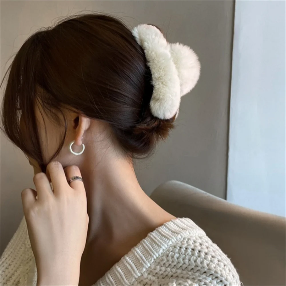 New Soft Plush Hair Claw Ladies Large Size Hair Clip Hairpin Back Head Temperament Barrettes New Ponytail Hair Accessories