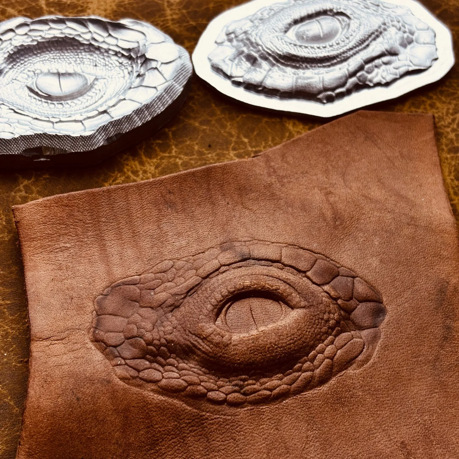 Dragon Dinosaur Eye Leather Em - огляд і ціна Dinosaur And Craft