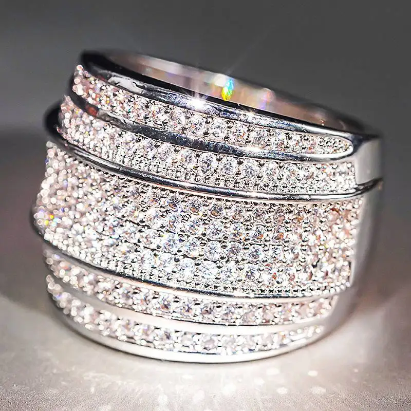 Huitan Wunderschöner Damenring mit Vollbesatz aus glänzendem Zirkonia, luxuriöses Accessoire für Damen, Party, Verlobung, bezaubernder, zarter Schmuck