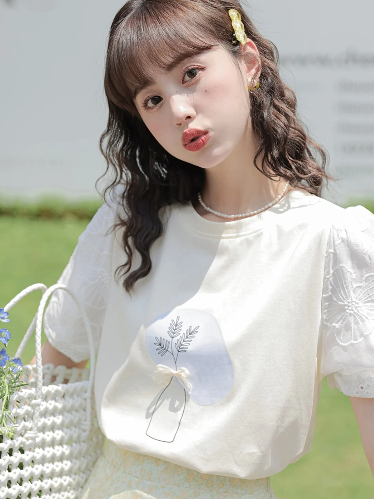 White Short Sleeve T-Shirt Women's Design Summer Fashion Sweet Shoulder Bubble Sleeve Versatile Cute Style Combed Cotton Blend