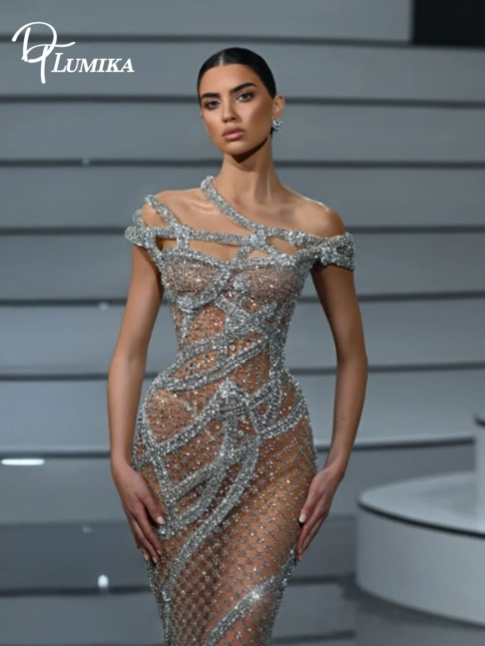 Luxurious Asymmetric Off‑Shoulder Evening Dress Mesh Straps Grid Crystal Beading Runway Party Gown Customized Vestidos De Fiesta