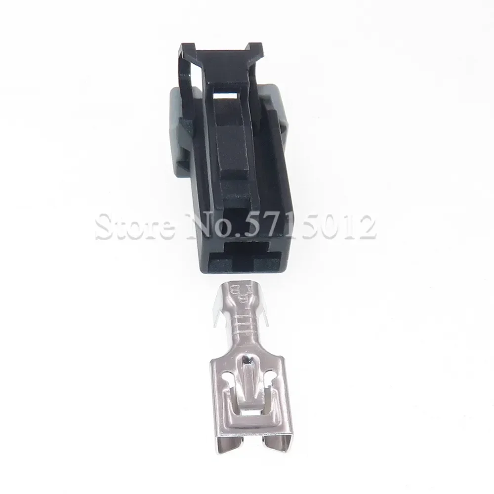 1 Hole 6.3 Series Car Large Current Plastic Housing Connector 7123-6013-30 Auto Wiring Terminal Socket