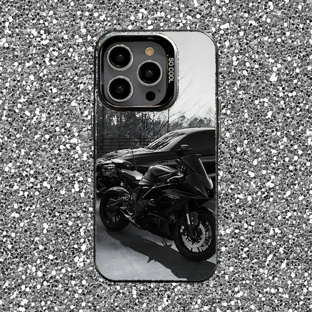 حافظة هاتف للسيارة والدراجات النارية لهواتف iPhone 16,15,14,13,12,11,Pro,XS,Max,Plus,Mini,SE غطاء مقاوم للصدمات من الحلوى السوداء غير اللامعة