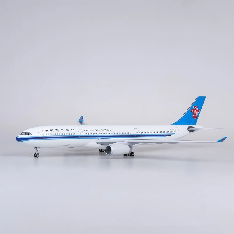 47cm Plastic Model Airplane Air-bus A330 China Southern Airways Passenger Model Aircraft Resin Diecast Airplane Ornaments